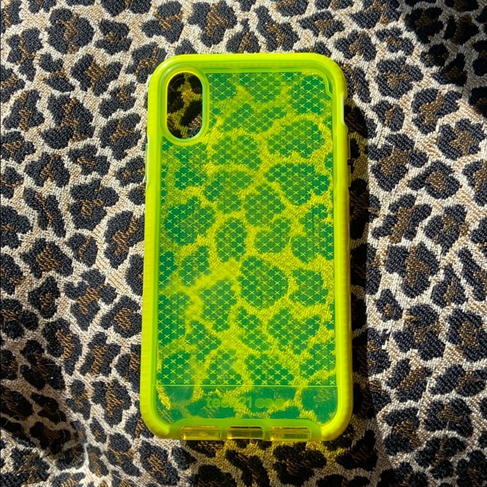 IPhone XR neon yellow tech 21 case